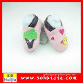 2015 china factory wholesale pink and yellow bird moccasins embroidered safety boots with baby